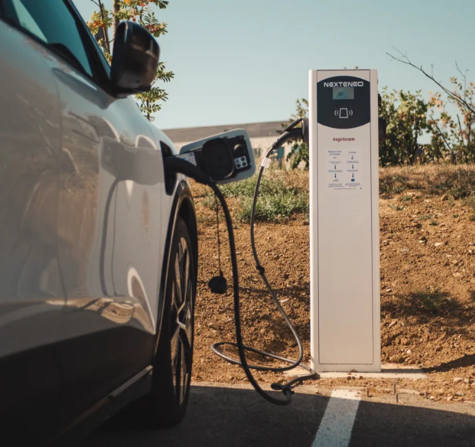 Installation de bornes de recharge Nexteneo dans un nouveau parc de bornes